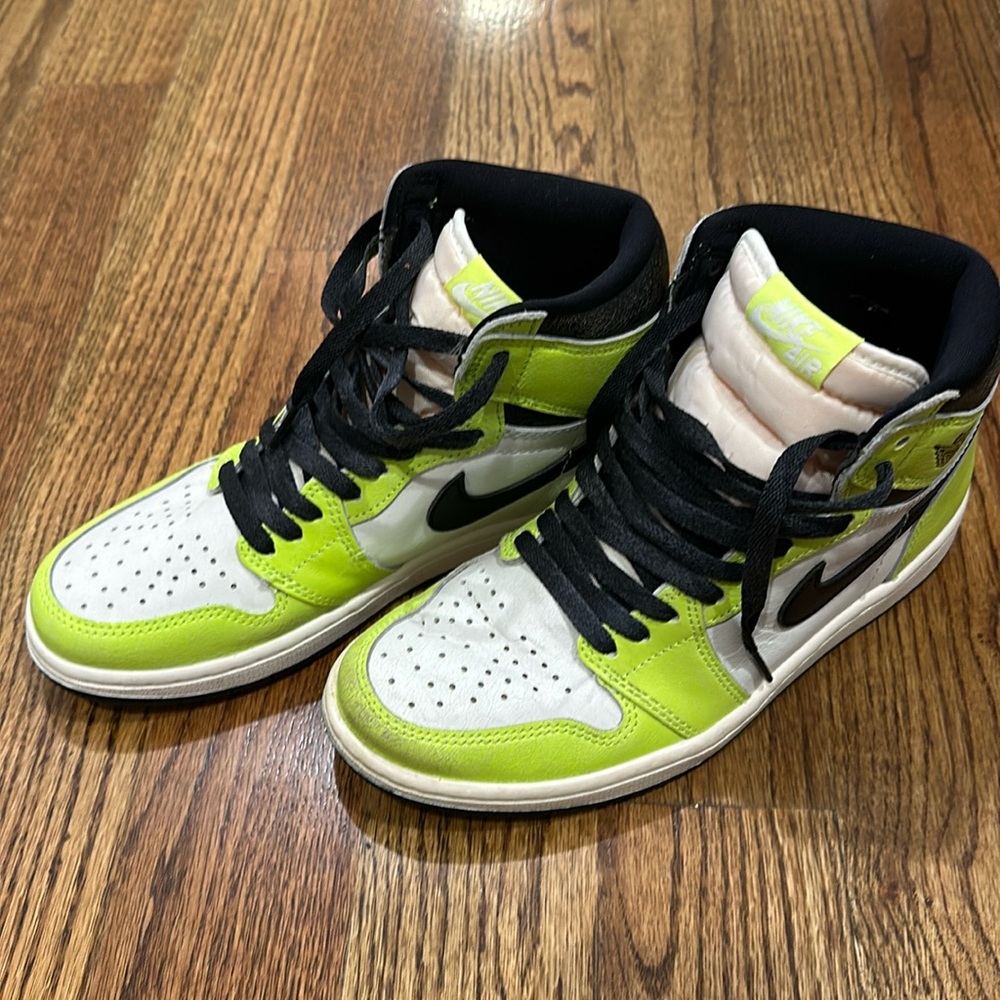 Nike Jordan 1 Reto High sneakers.
